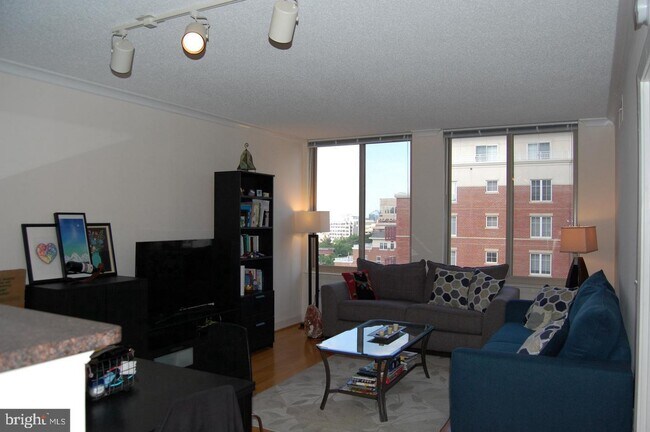 Foto del edificio - 1220 N Fillmore St
