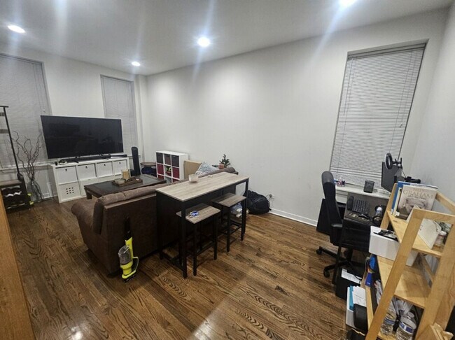 Foto del edificio - 1644 N Hermitage Ave