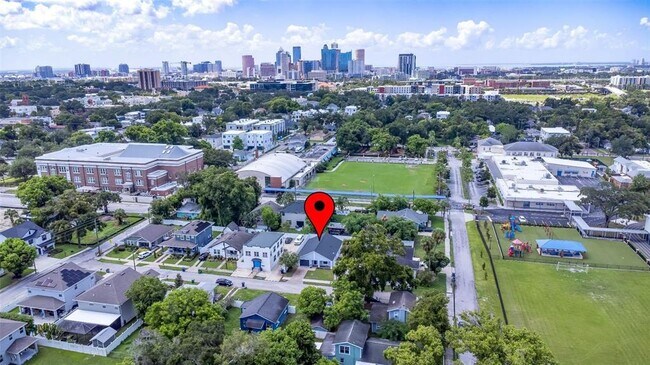 Foto del edificio - 310 W Warren Ave
