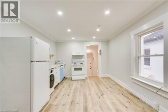 Building Photo - 33 Albion St