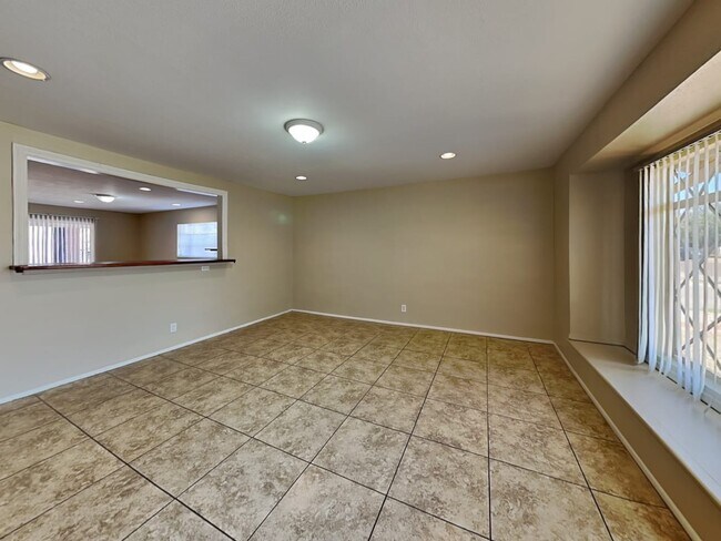 Building Photo - 3608 W Sierra Vista Dr
