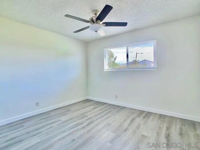 Foto del edificio - 1496 Oakdale Ave