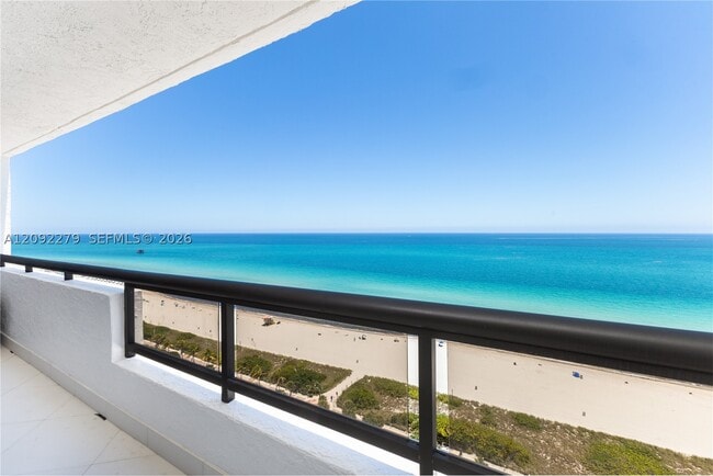 Building Photo - 2555 Collins Ave