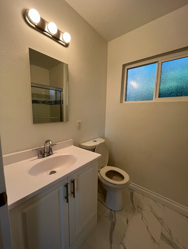 Building Photo - 2101 Oak Glen Pl