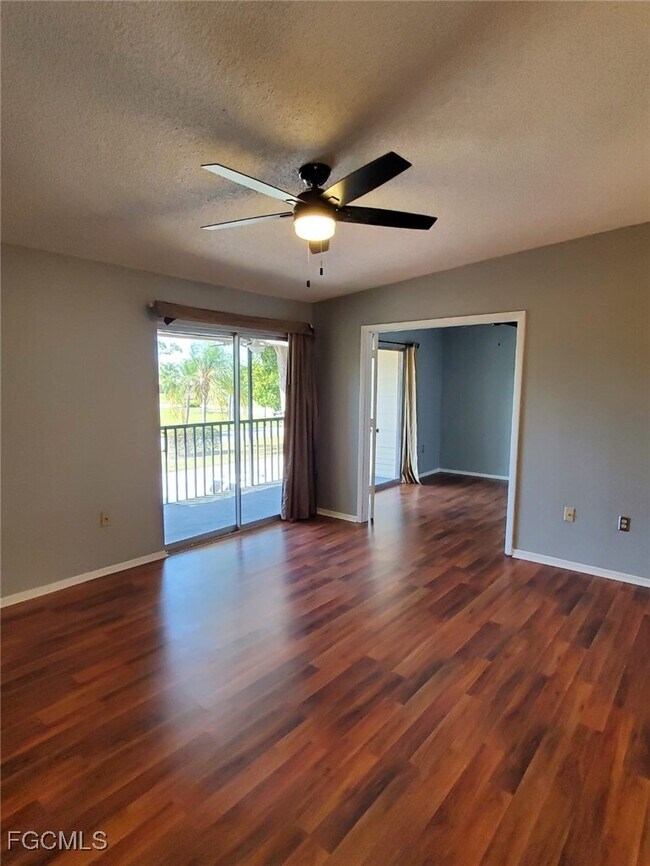 Foto del edificio - 5713 Foxlake Dr