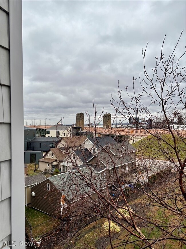 Building Photo - 1900 Grove Ct