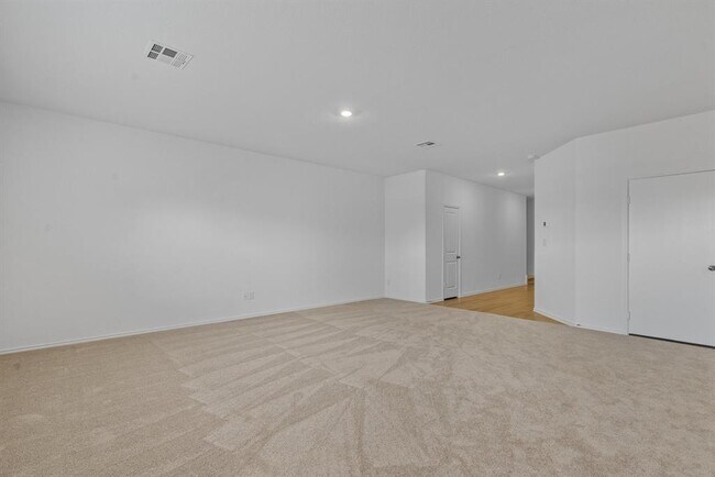 Building Photo - 402 Whoopers Loop