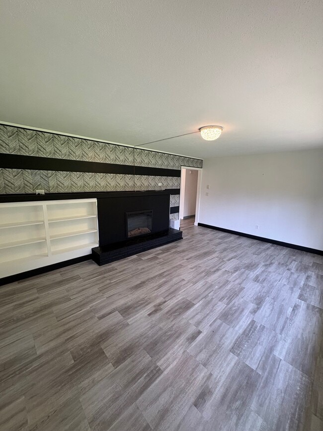 Building Photo - 1840 Grandview Dr