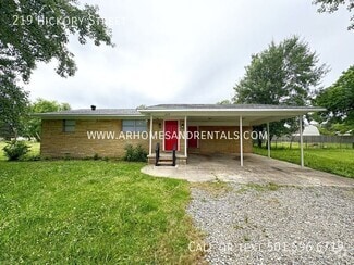 Building Photo - 219 Hickory St