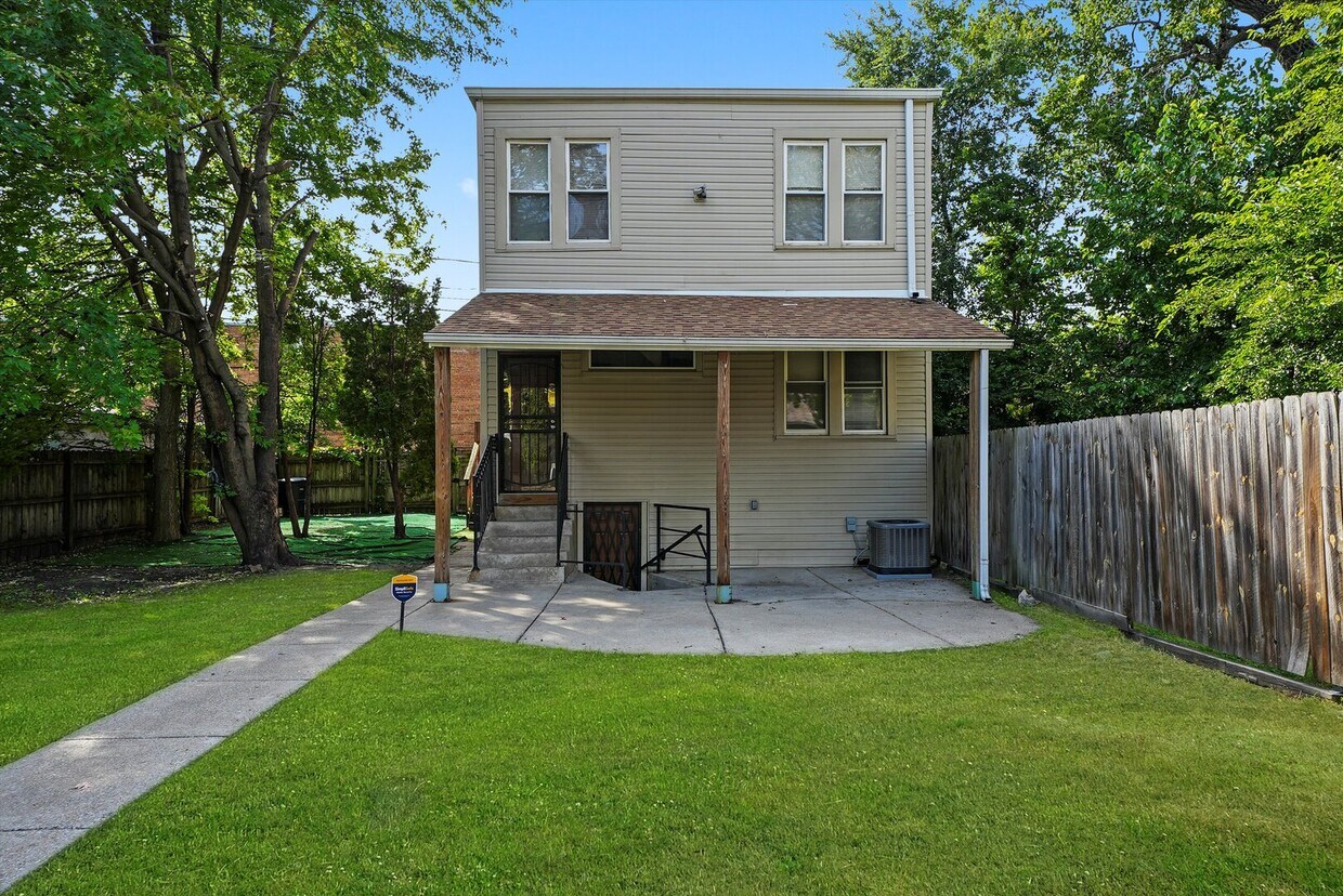 Foto principal - 6540 S Vernon Ave