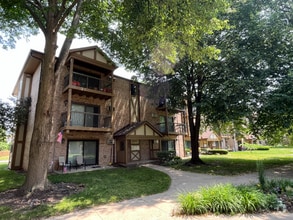 Building Photo - 801 S Dwyer Ave