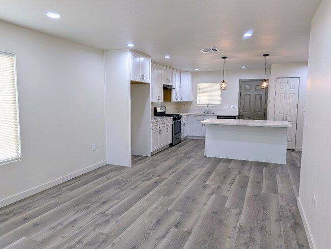 Building Photo - 1358 N Murray St