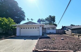 Building Photo - 121 Camellia Ct