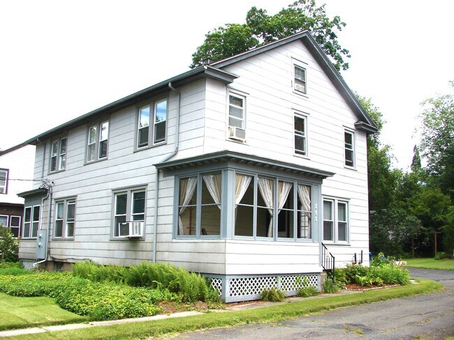 Foto del edificio - 393 Plainville Ave