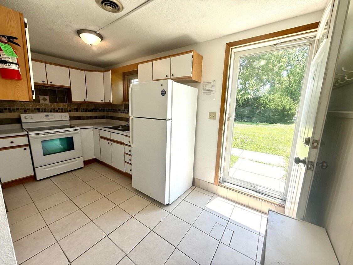 Primary Photo - 620 E Seerley Blvd