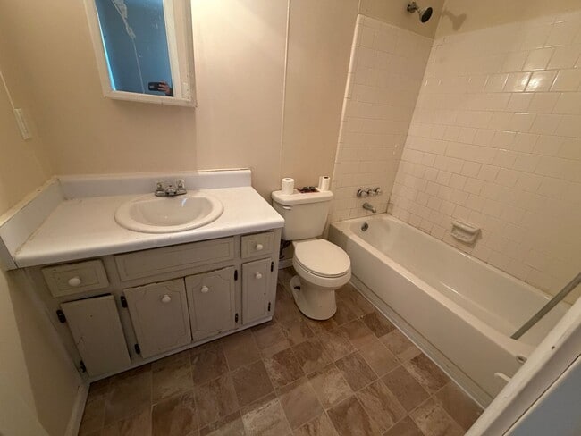 Building Photo - Go Yard!