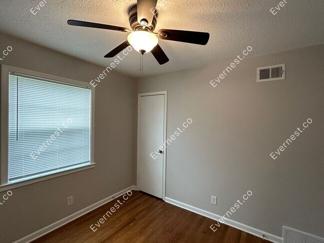 Building Photo - 8651 Southaven Cir W