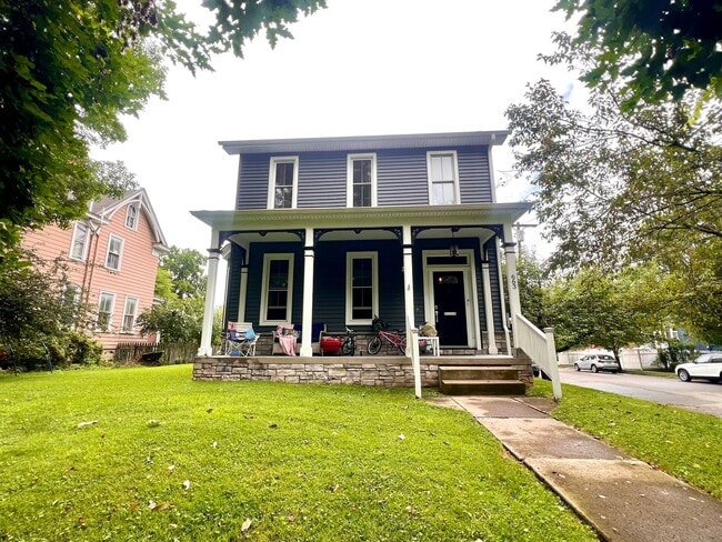 Building Photo - Sewickley - Stunning 3 Bedroom 1.5 Bathroom