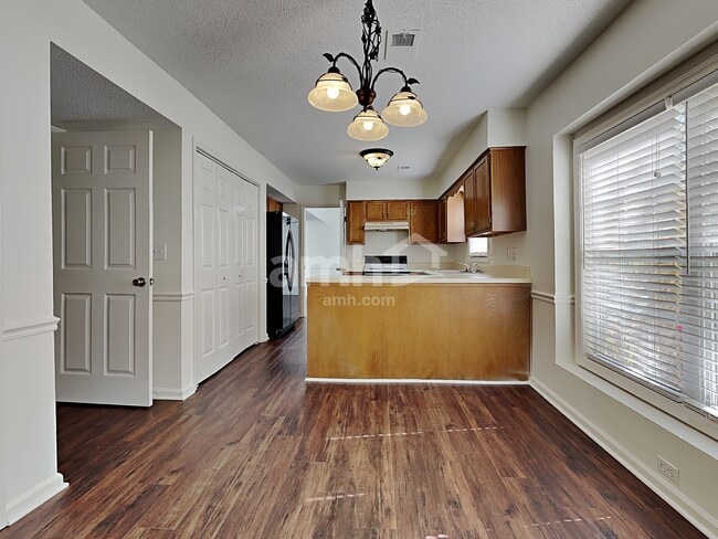 Foto del edificio - 833 Eagle Point Dr