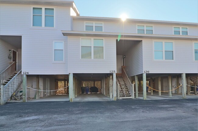 Building Photo - 3 Bedroom Townhome in Turtle Cove OFF SEAS...