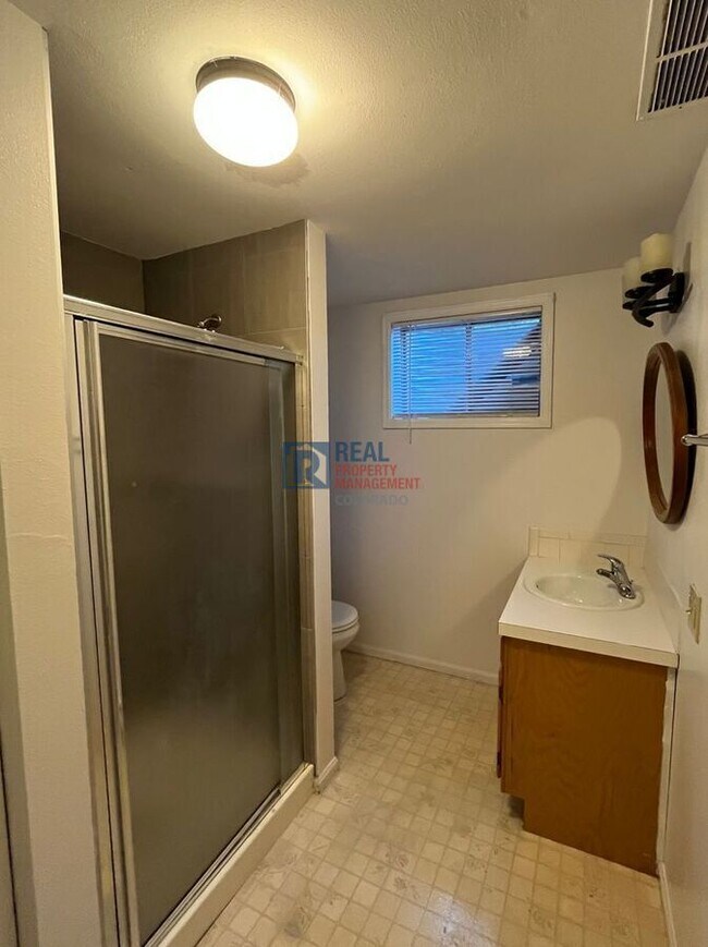 Foto del edificio - 1345 Village Park Ct