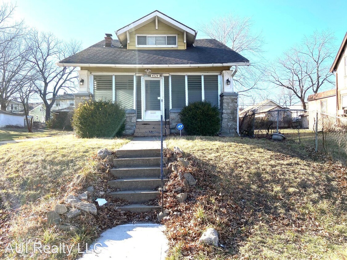 Foto principal - 4 br, 2 bath House - 4324 Benton Boulevard