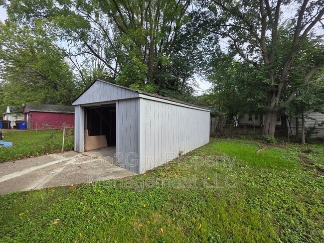 Building Photo - 20105 Moross Rd