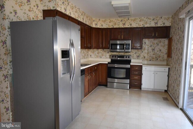 Building Photo - 2867 Schoolhouse Cir