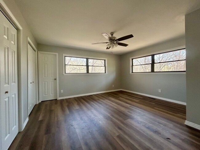 Building Photo - Cozy 2-Bedroom, 1.5 -Bathroom Home! Plus C...