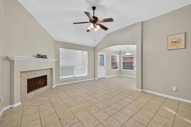 Foto del edificio - 22207 Falconwood Ln