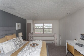 1BR, 1BA - 647 SF - TGM Avalon Lake