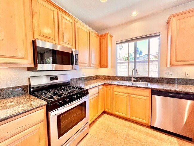 Building Photo - 8725 Glen Oaks Way