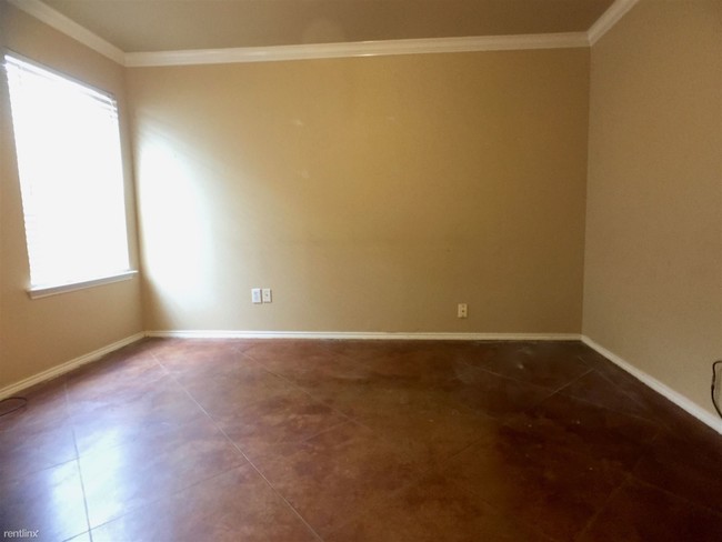 Building Photo - 1321 Village Garden Dr