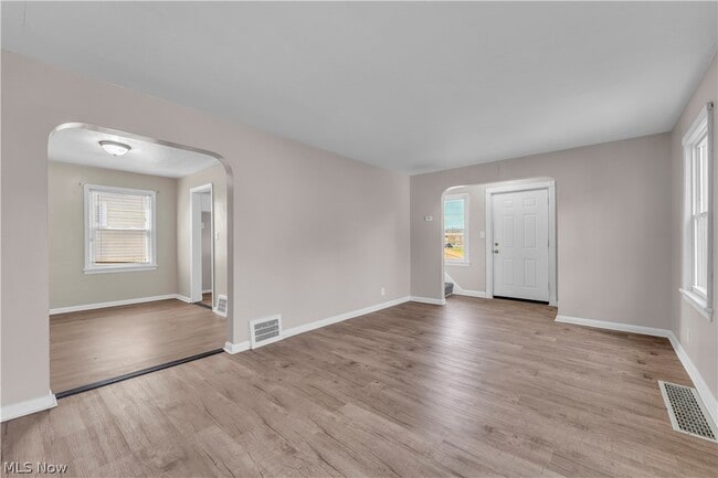 Building Photo - 5461 Clement Ave
