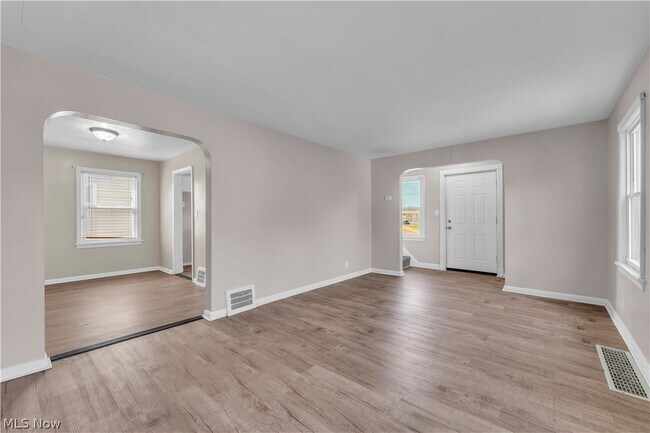 Foto del edificio - 5461 Clement Ave
