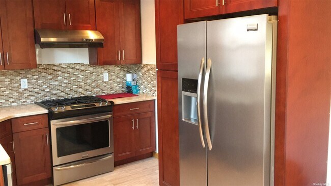 Foto del edificio - 2128 E 70th St