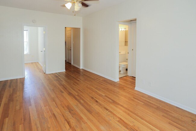 Foto del edificio - 3917 N Pine Grove Ave