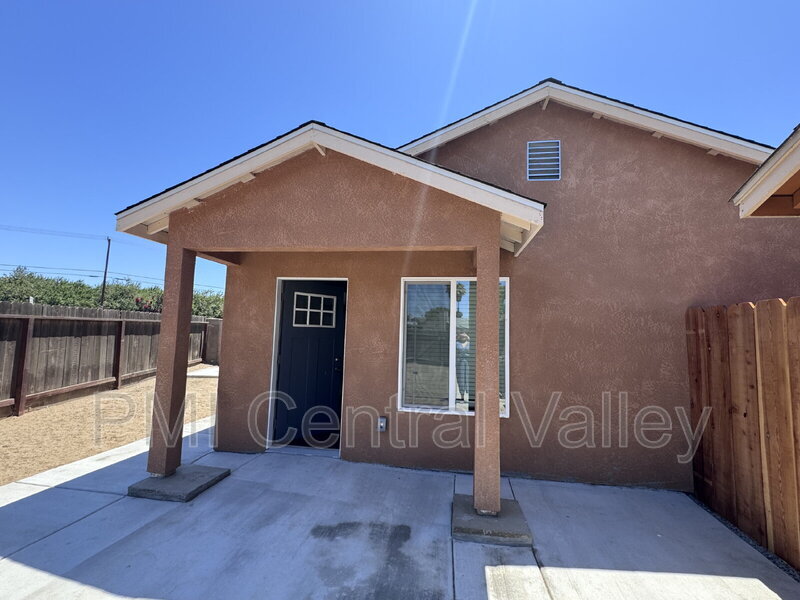 Foto principal - 5034 John Wayne Dr