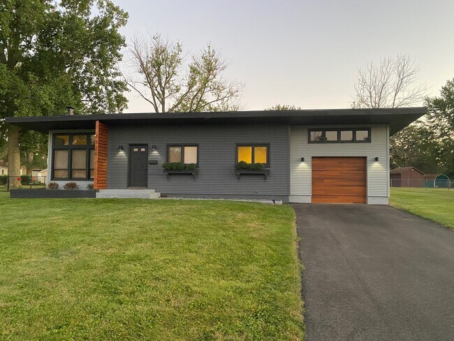Building Photo - 3275 E Cedar Street