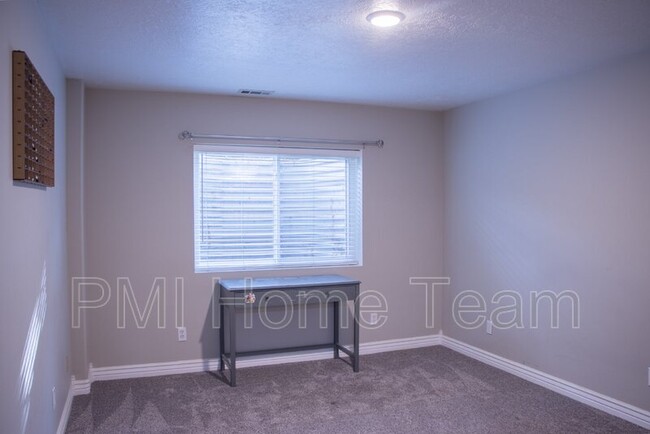 Building Photo - 953 Wind River Way