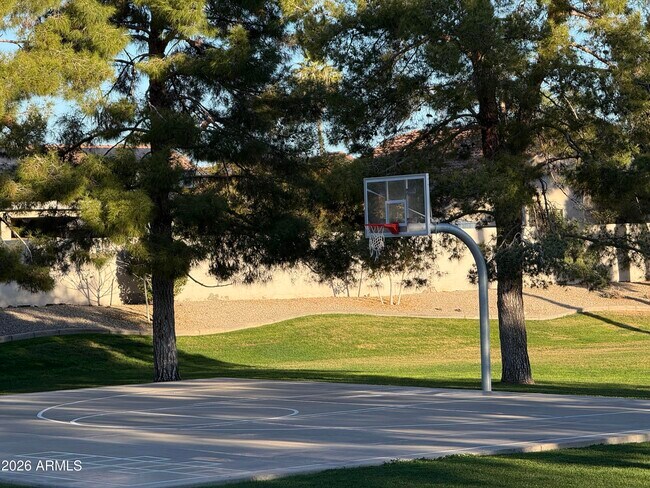 Foto del edificio - 1369 S Monterey St