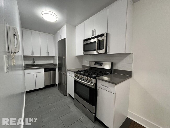 Building Photo - 96 Fifth Avenue