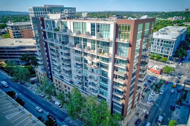 Building Photo - 800 W 5th St