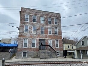 Building Photo - 40 Pearl St