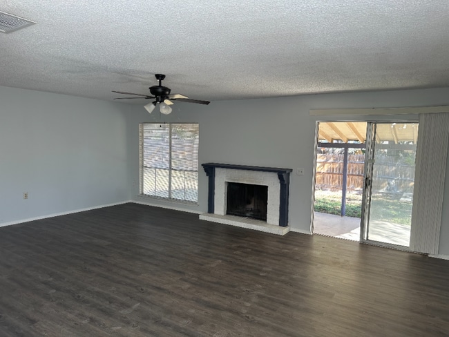 Foto del edificio - 4735 El Vedado St