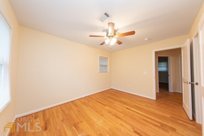 Building Photo - 3272 Duluth Pines