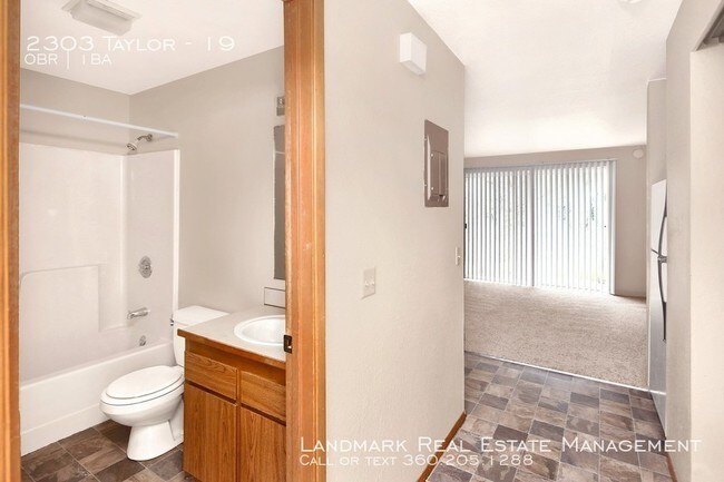 Building Photo - Pre-Leasing Now! Studio Located Near WWU!