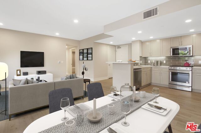 Building Photo - 6030 S Seabluff Dr