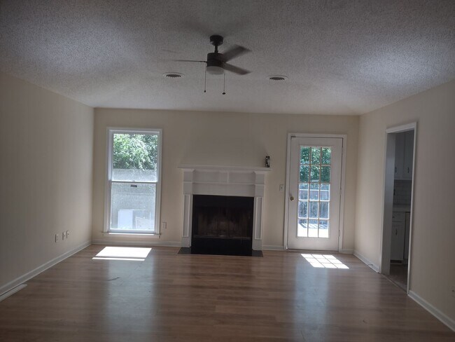 Foto del edificio - 643 Folkstone Rd