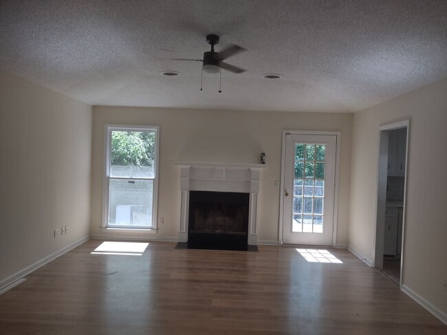 Building Photo - Wonderful Three Bedroom Home in Northeast Columbia!